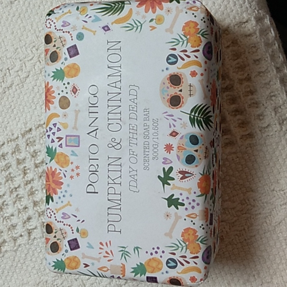 Porto Antigo Pumpkin & Cinnamon Scented Soap Day of the Dead 10.5 OZ